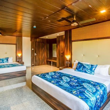 Summit Calangute Resort & Spa エクステリア 写真