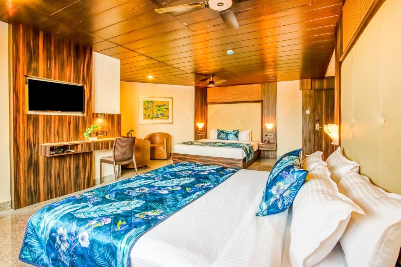 Summit Calangute Resort & Spa エクステリア 写真