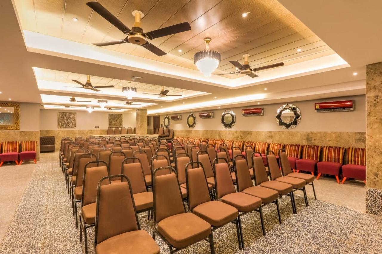 Summit Calangute Resort & Spa エクステリア 写真